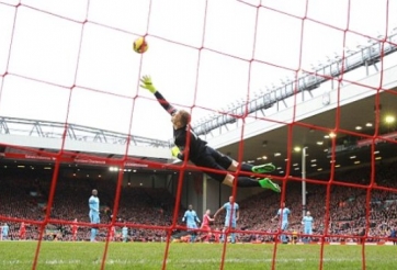 VIDEO: Joe Hart làm nền cho 2 siêu phẩm của Liverpool